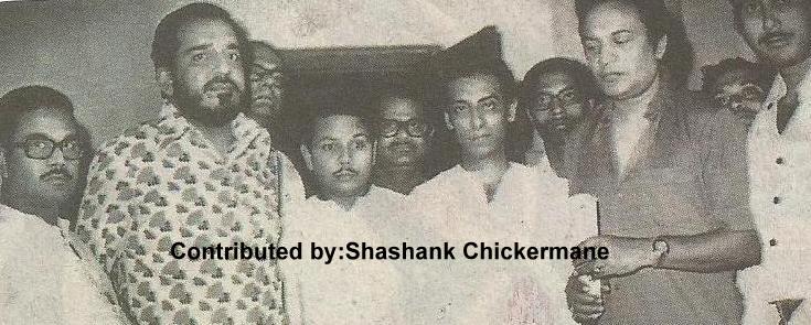 Hemantda with Uttam Kumar, Shyamal Mitra & others