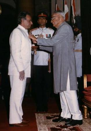 Anandji received award from President Venkataraman