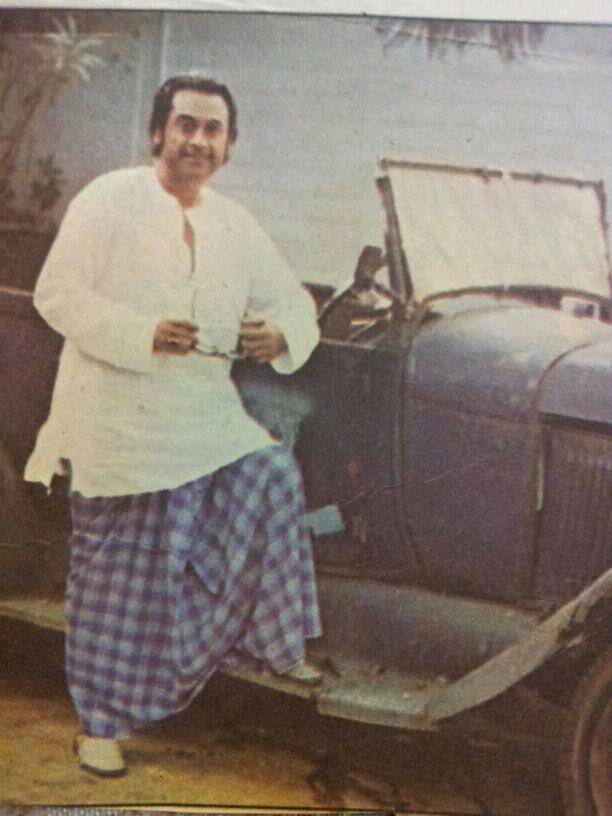 Kishore Kumar on his Chalti Ka Naam Gaadi jeep