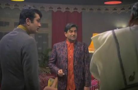 Raj Kapoor with Randhir & Prithviraj Kapoor in the film 'Kal Aaj Aur Kal' 