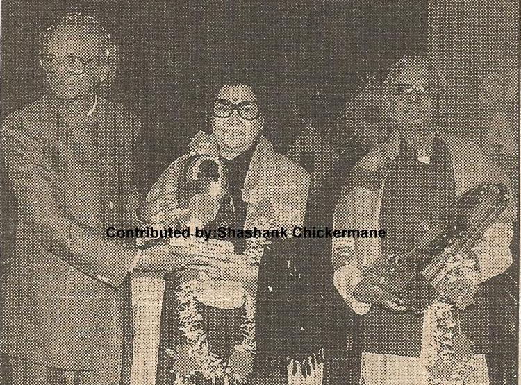Anil Biswas, Meena Kapoor received award from Naushad