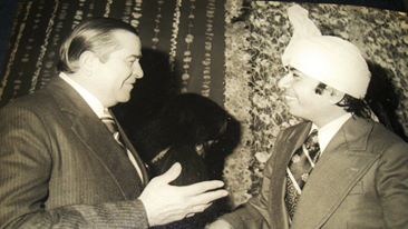 Mahendra Kapoor discussing with Raj Kapoor in a function