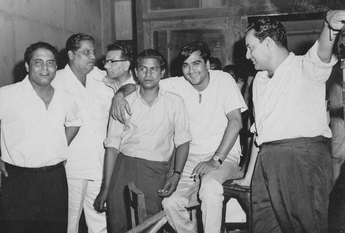 Mukesh with Sunil Dutt & others
