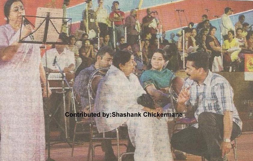 Usha Mangeshkar with Lata & others in the stage show