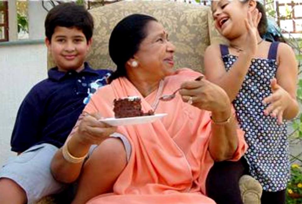Asha Bhosale with her grandchildren