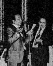 Rafi singing in a concert with Laxmikant