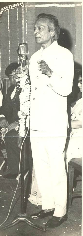 Naushad speaking in a function 