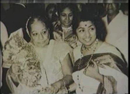 Lata with Zohrabai Ambaliwali