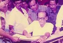 Hemantda giving autography to his fans