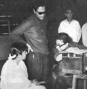 RD Burman discusses with Lata in the recording studio alongwith Dev Anand & SD Burman