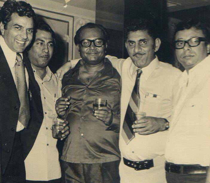 RD Burman with Anand Bakshi, Dharmendra & others in the party