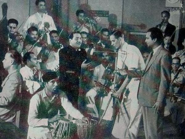 Rafi recording live song with Naushad for the film "Mela"