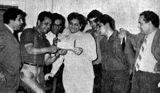 Mukesh with Rajkapoor, Jaikishan, Randhir Kapoor, Nitin Mukesh, Minoo Kartik, Rishi Kapoor in the song recording for the film Mera Naam Joker