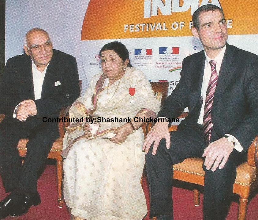 Lata with Yash Chopra & others in a function
