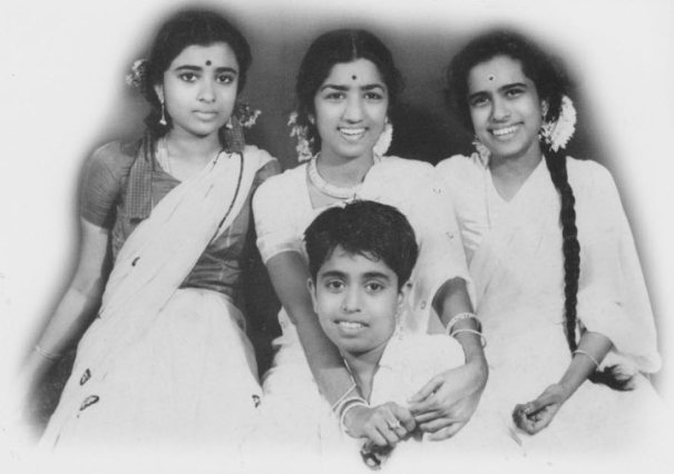 Lata Mangeshkar with her brother & sisters