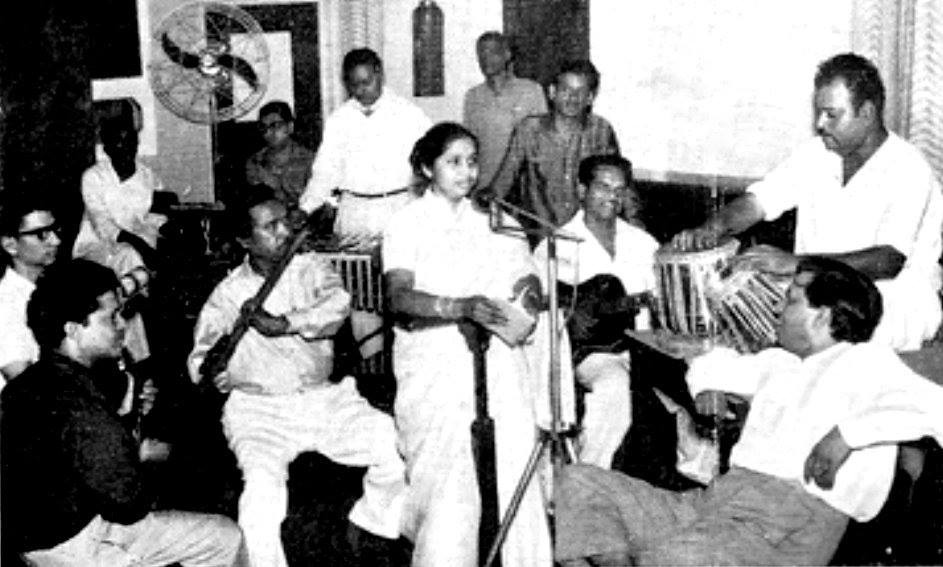 Asha with Laxmikant, Ravi & other musicians in the recording studio