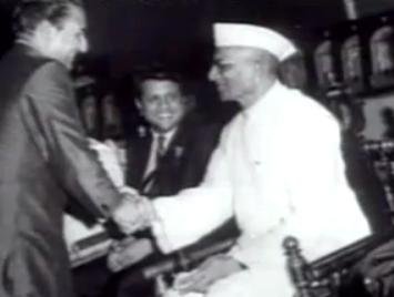 Mohdrafi receiving an award from Morarji Desai and Jaikishan watching in a function
