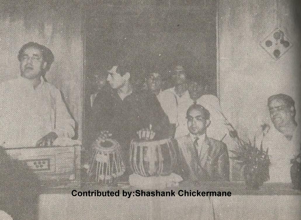Mukesh singing in a stage show with Prithviraj Kapoor & others