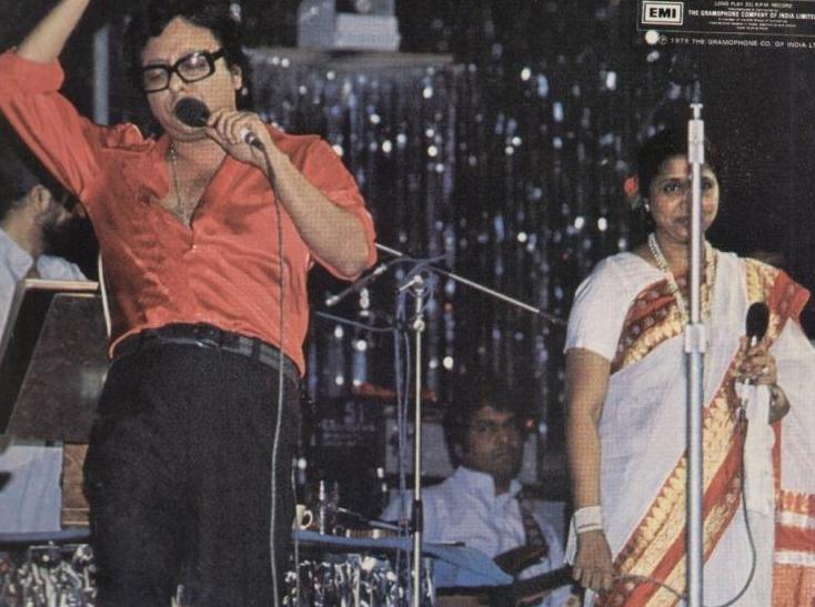 RD Burman singing with Asha in a concert
