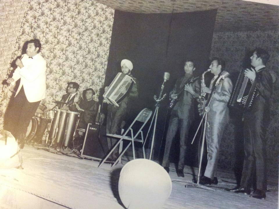 Kishore Kumar with his crew performing on stage
