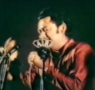 Kishoreda singing in a stage show