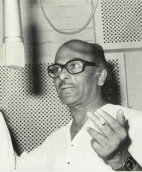 Salil Chowdhury in the song recording / Salil Chowdhury (music director) - Bollywood Photos