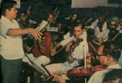 Pyarelal directing violinsts in the song recording 