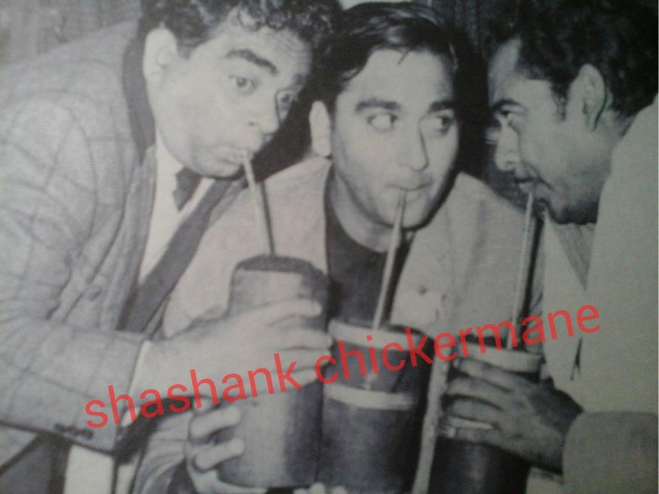 Kishorekumar with Sunil Dutt & Mukri