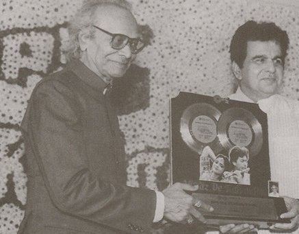 Naushad gives award to Dilip Kumar in the function