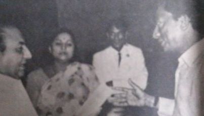 Mohd Rafi discussing with the music director alongwith Krishna Kalle & others