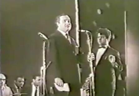 Mukesh singing in a concert with Jaikishan