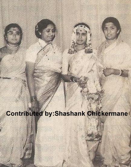 Lata with Asha Bhosale, Usha Mangeshkar in their sister Meena's wedding ceremony