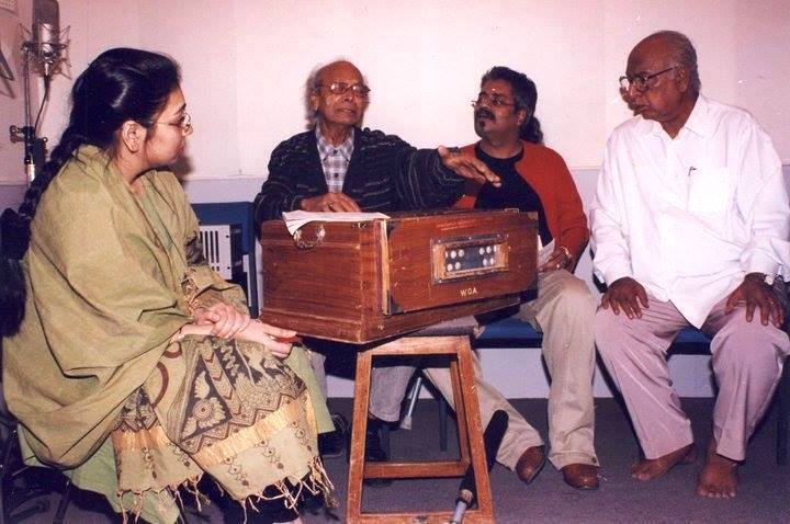 Naushad rehearsalling a song with Hariharan, Naqsha & others