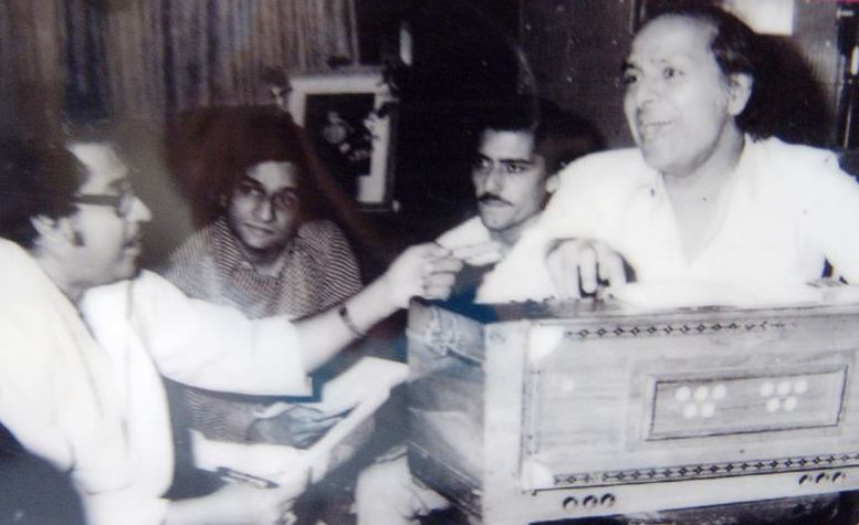 Kishoreda rehearsals a song with Shankar, Vithalbhai Patel & others in the recording studio