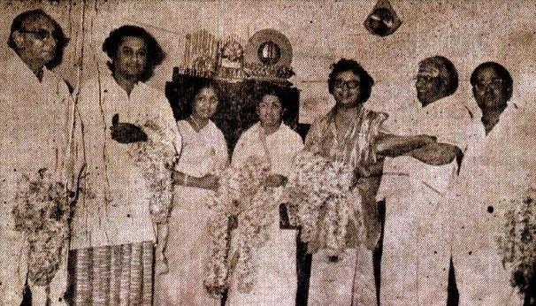 Kishorekumar with RDBurman, Lata, Asha & others
