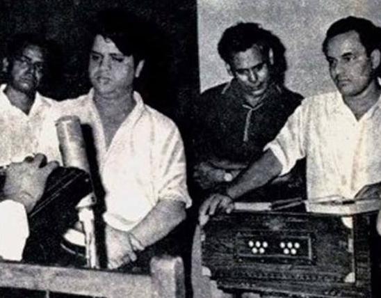 Mukesh rehearsalling a song with Jaikishan, Hasrat Jaipuri & Shailendra