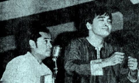 Kishoreda with Sunil Dutt singing a song in the concert