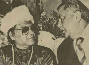 Kishoreda discussing with Raj Kapoor in the Awards Function
