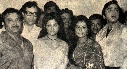 Madan Mohan with Vijay Anand, Sharmila Tagore, Vinod Mehra & others