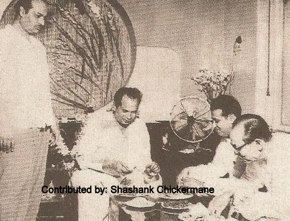 SD Burman having lunch with Bimalda, Shashadhar Mukherjee & others