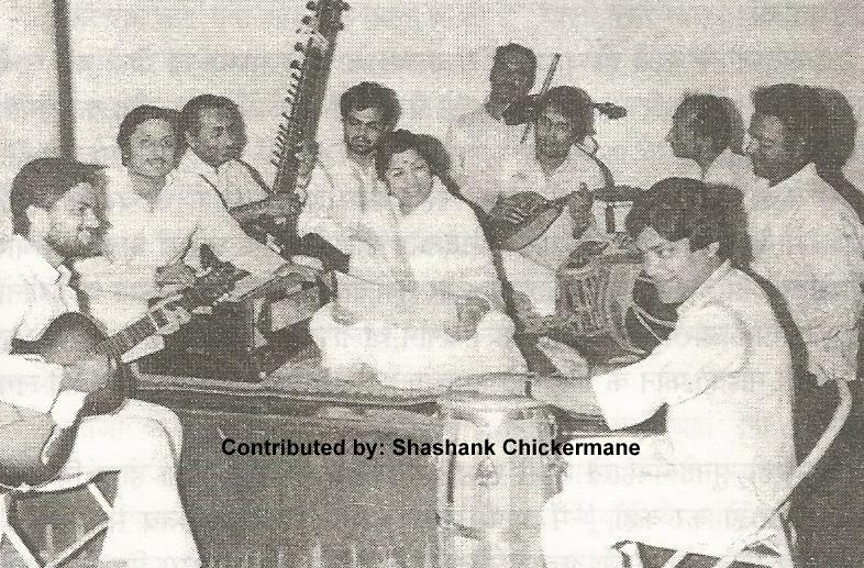 Lata Mangeshkar singing in a stage show