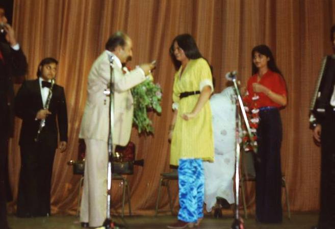 Mohd Rafi on stage with a fan