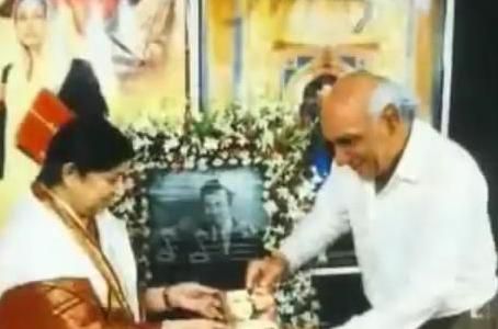 Lata with Yash Chopra in the function