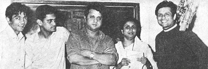 Jaikishan with Manhar Udhas, Suman Kalyanpur, Gulshan Bawra & others in the recording studio