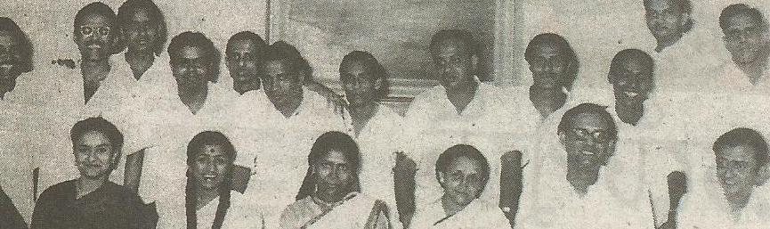 Lata with Sandhya Mukherjee, Hemantda, Shyamal Mitra & others