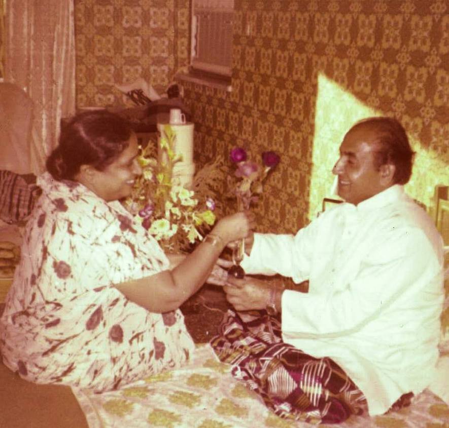 Mohd Rafi has been greeted by his wife in his birthday in his house