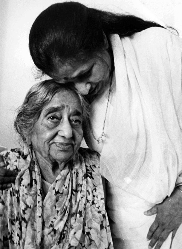 Asha Bhosale with her mother