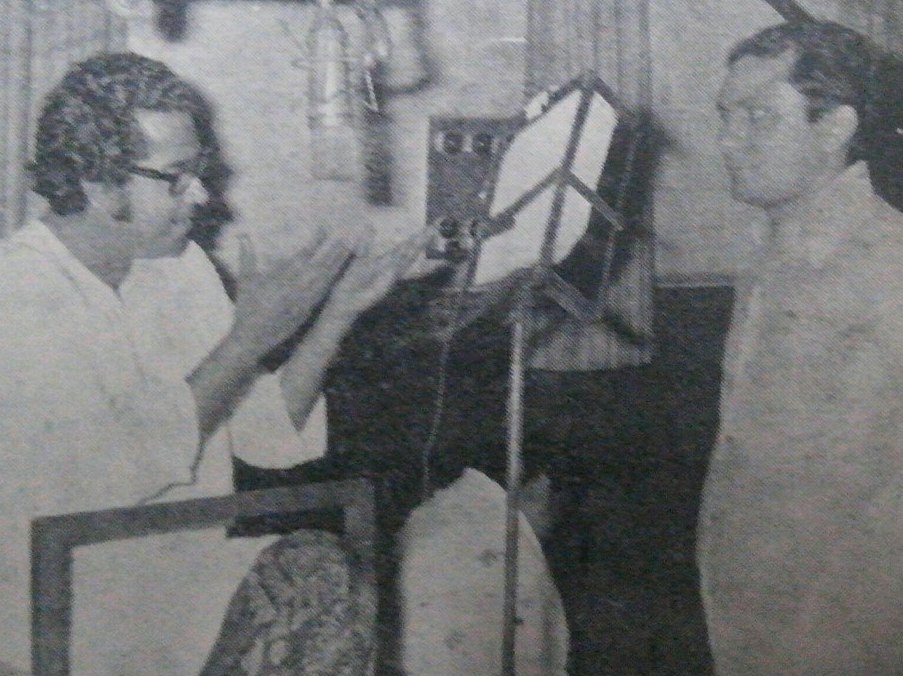 Kishoreda discussing with others in the recording studio
