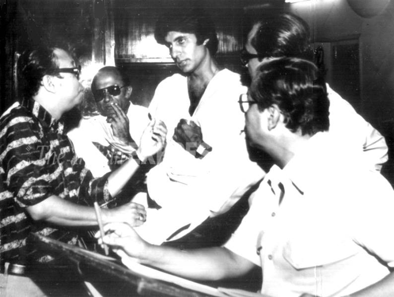 RD Burman discussing with Amitabh Bachchan & others in the recording studio