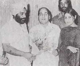 Mohd Rafi with his fans